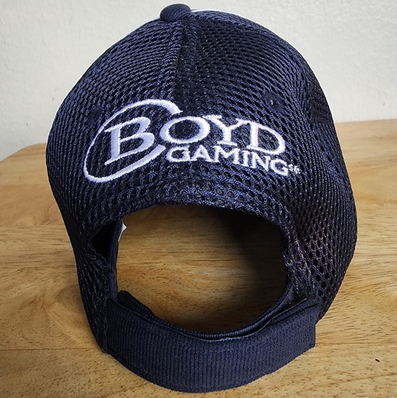 The Orlean Hote and Caino Las Vegas Two-tone Mesh Trucker Hat - Picture 7 of 10